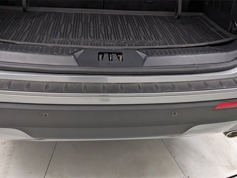 Certified 2022 Ford Explorer XLT w/ Equipment Group 202A image 7