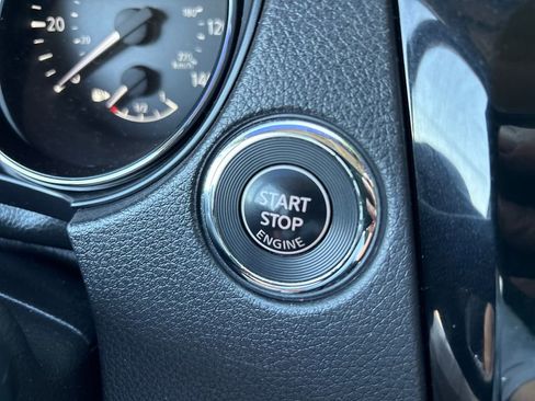 Used 2017 Nissan Rogue SV FWD image 23