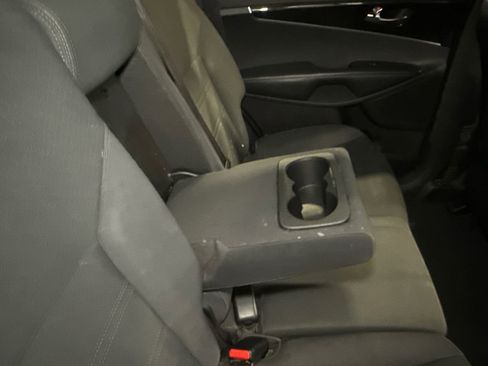 Used 2016 Kia Sorento FWD w/ LX Convenience Package image 13