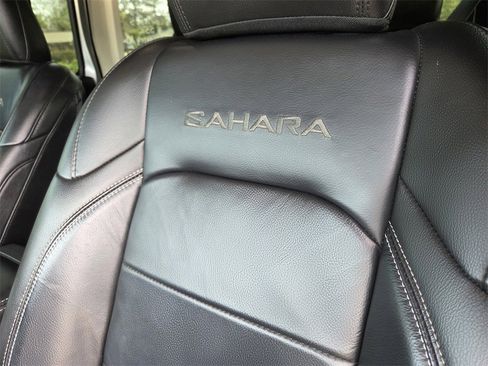 Used 2018 Jeep Wrangler Unlimited Sahara w/ Cold Weather Group image 16