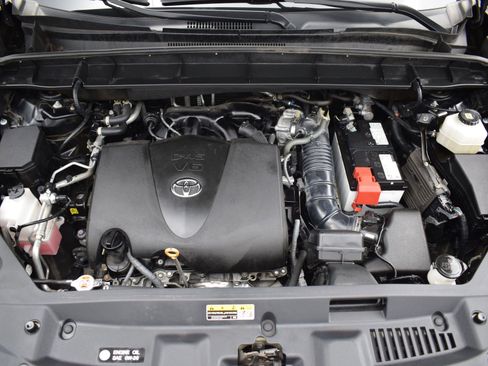 Used 2022 Toyota Highlander XLE image 9