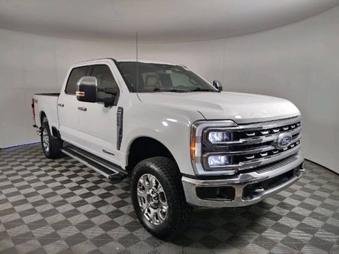 Used 2023 Ford F250 Lariat w/ Chrome Package AWD/4WD image 3