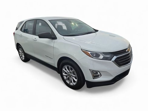 Used 2021 Chevrolet Equinox LS image 2