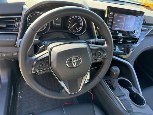 Used 2023 Toyota Camry SE image 9
