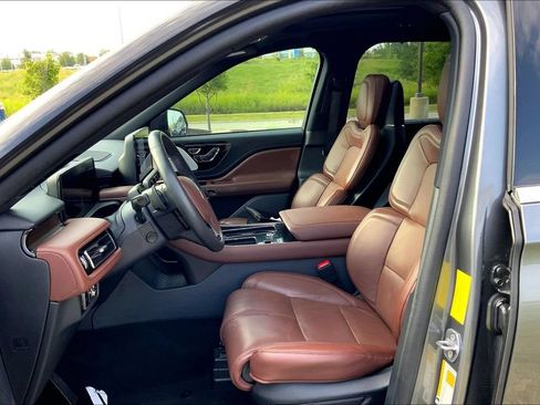 Used 2025 Lincoln Aviator Reserve w/ Equipment Group 201A AWD/4WD image 9