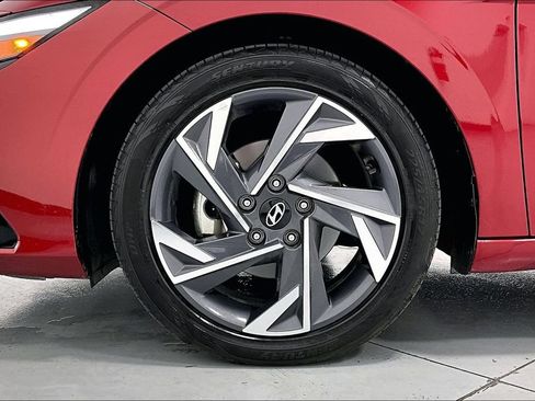 Used 2025 Hyundai Elantra SEL FWD image 10