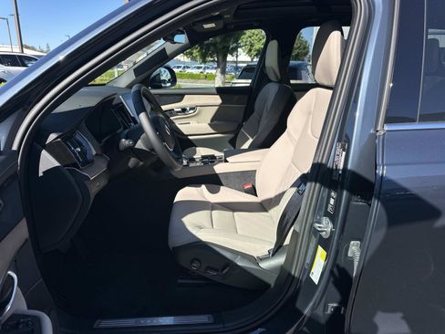 New 2026 Volvo XC90 B6 Plus w/ Protection Package Premier image 13