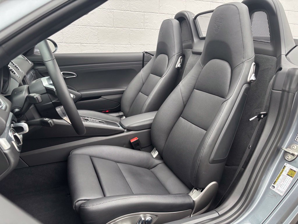 Certified 2025 Porsche 718 Boxster RWD image 5