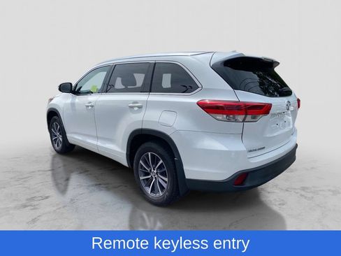 Used 2017 Toyota Highlander XLE w/ Carpet Mat Package AWD/4WD image 3