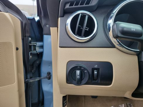 Used 2006 Ford Mustang Premium image 17