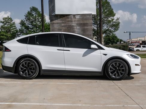 Used 2024 Tesla Model X AWD/4WD image 8
