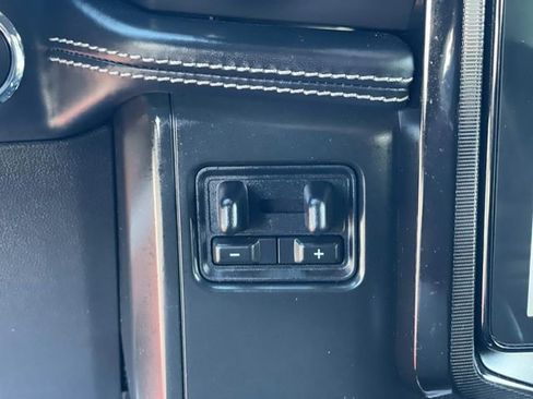 Certified 2022 Ford F150 Lightning Platinum image 19