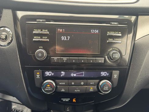 Used 2016 Nissan Rogue SV FWD image 22