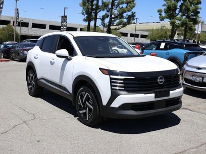 New 2025 Nissan Kicks SV