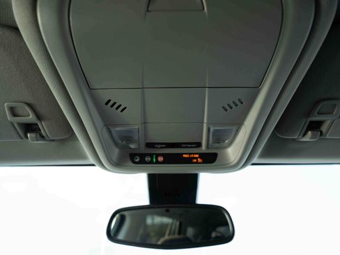 Used 2023 GMC Terrain SLE w/ Driver Convenience Package image 18