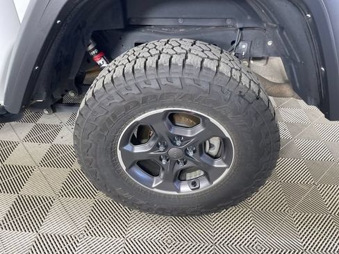 Used 2022 Jeep Gladiator Rubicon w/ Cold Weather Group AWD/4WD image 21
