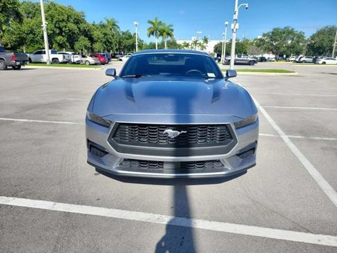Used 2025 Ford Mustang Coupe RWD image 2