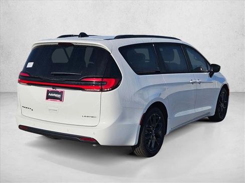 New 2026 Chrysler Pacifica Limited w/ S Appearance Package FWD image 5