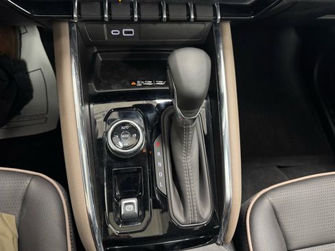 Used 2025 GMC Canyon Denali image 22