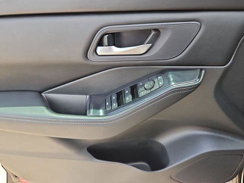 Certified 2026 Nissan Rogue SV FWD image 15