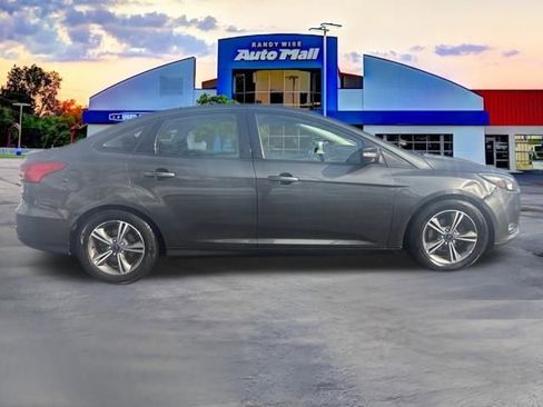 Used 2016 Ford Focus SE image 9