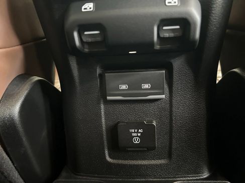 Used 2021 Jeep Wrangler Unlimited Rubicon AWD/4WD image 36