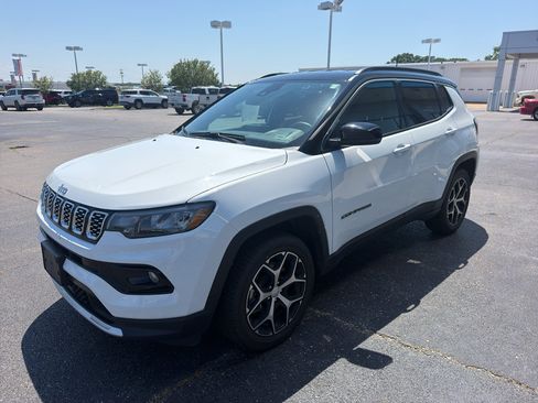 Used 2024 Jeep Compass Limited AWD/4WD image 3