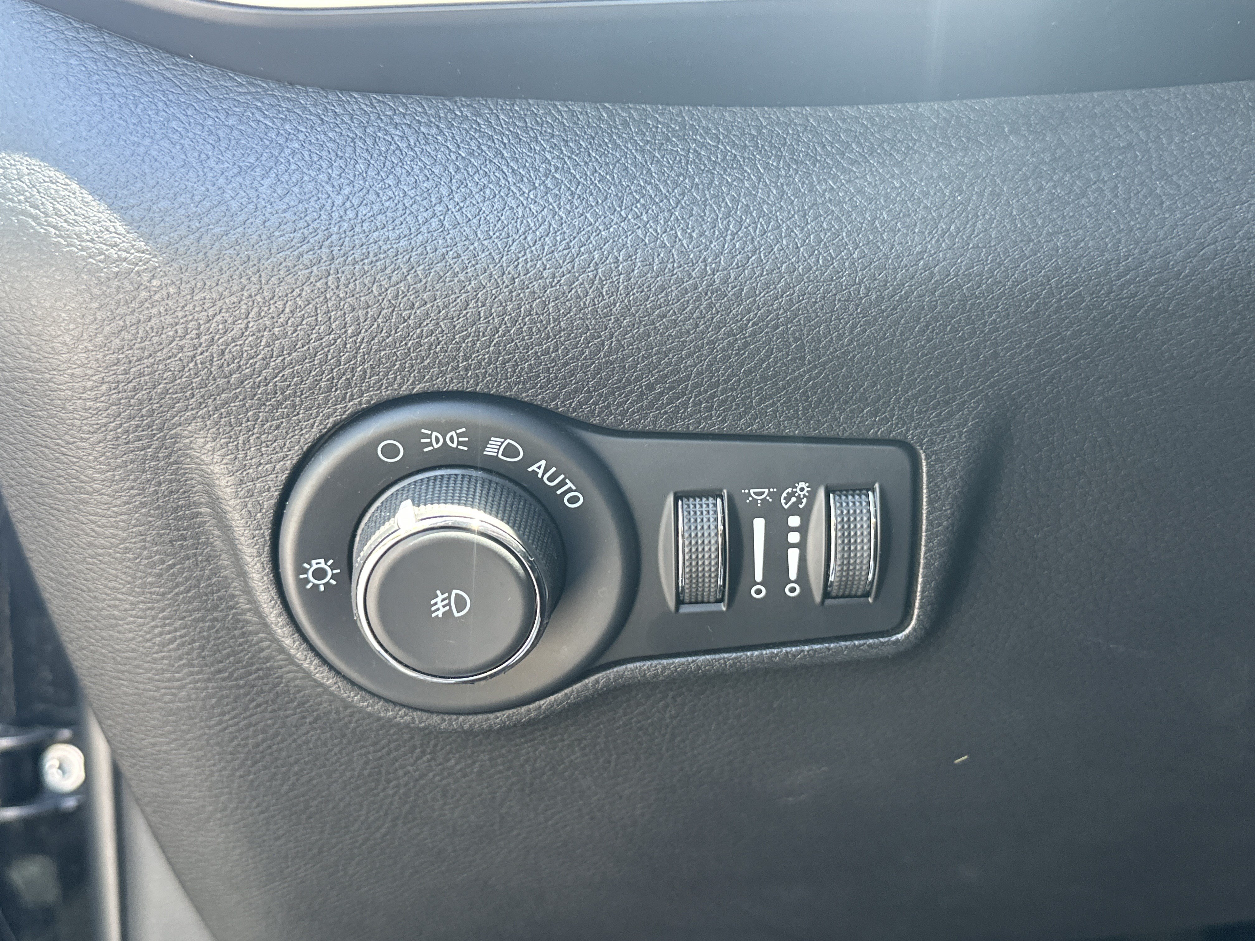 Used 2022 Jeep Compass Latitude FWD image 28