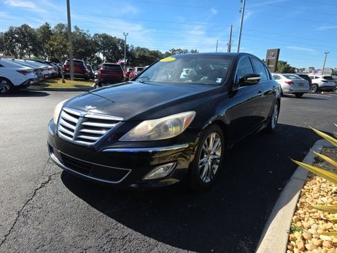 Used 2013 Hyundai Genesis 3.8 w/ Technology Pkg image 2