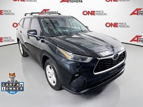 Used 2023 Toyota Highlander LE FWD image 1