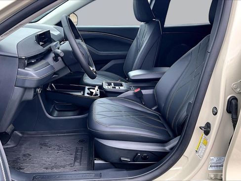 Used 2025 Ford Mustang Mach-E Select w/ Comfort Package Lite RWD image 8