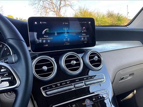 Used 2022 Mercedes-Benz GLC 300 image 24