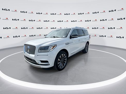 Used 2021 Lincoln Navigator Reserve w/ Luxury Package RWD image 4
