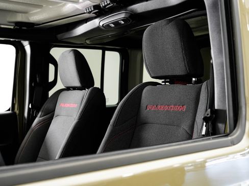 Used 2025 Jeep Wrangler Unlimited Rubicon w/ Convenience Group AWD/4WD image 8