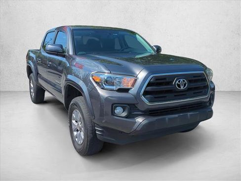 Used 2017 Toyota Tacoma SR5 w/ Tow Package RWD image 3