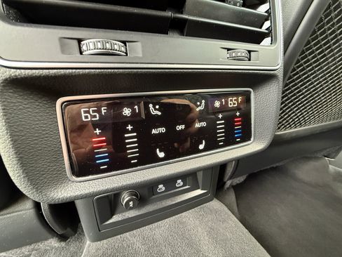 Used 2022 Audi SQ7 Prestige w/ Prestige Package image 46