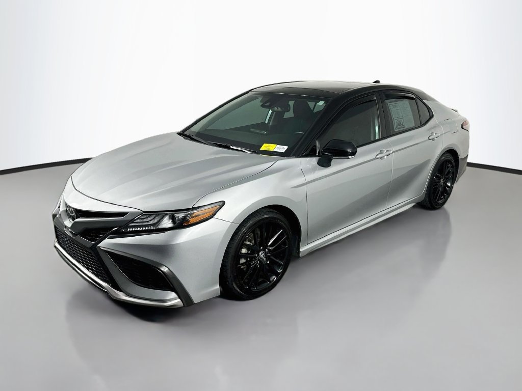Used 2021 Toyota Camry XSE FWD image 3
