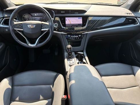 Used 2025 Cadillac XT6 Premium Luxury image 23