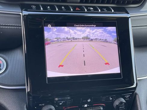 Used 2026 Jeep Grand Cherokee Laredo X AWD/4WD image 18