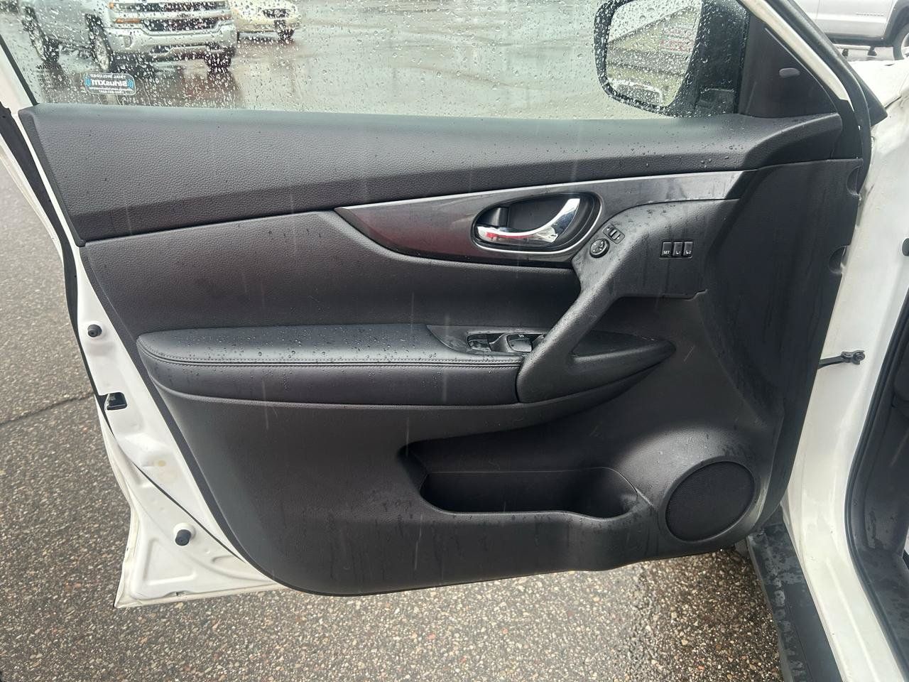 Used 2018 Nissan Rogue SV w/ Premium Package AWD/4WD image 14