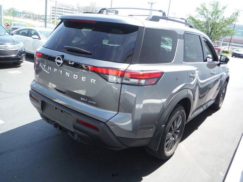 Used 2022 Nissan Pathfinder SV w/ SV Premium Package image 7