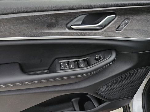 New 2025 Jeep Grand Cherokee Limited w/ Black Appearance Package RWD image 14