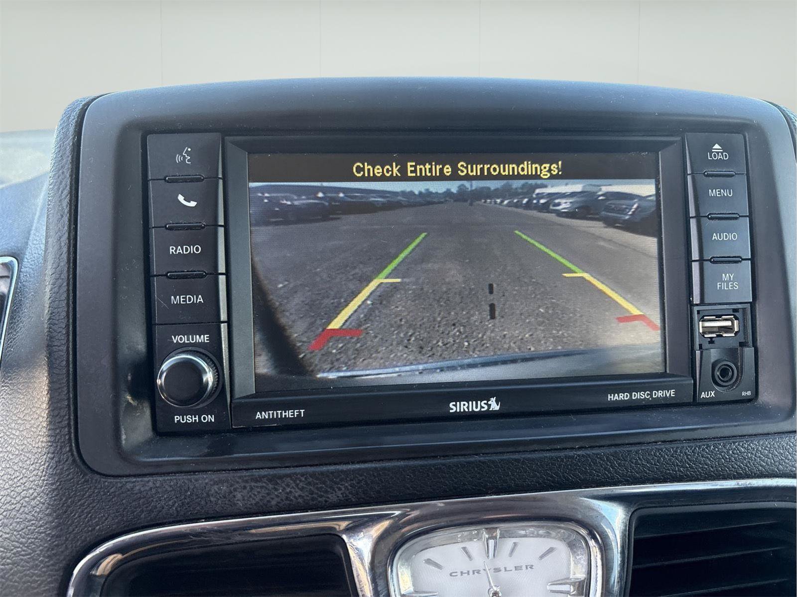 Used 2015 Chrysler Town & Country Touring FWD image 32