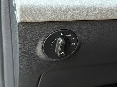 Certified 2023 Volkswagen Taos SE w/ Panoramic Sunroof Package image 26