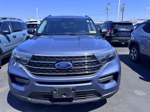 Used 2021 Ford Explorer XLT AWD/4WD image 2