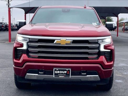 Used 2024 Chevrolet Silverado 1500 High Country w/ Z71 Off-Road Package AWD/4WD image 4