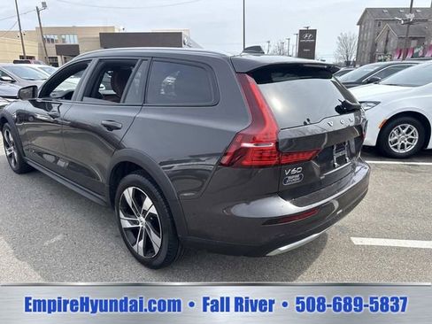 Used 2025 Volvo V60 B5 Cross Country Plus AWD/4WD image 10