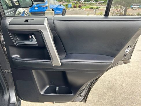 Used 2020 Toyota 4Runner SR5 AWD/4WD image 29