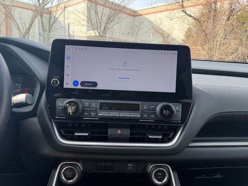 Used 2025 Toyota Grand Highlander LE image 18