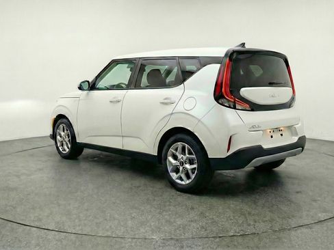 Used 2025 Kia Soul LX w/ LX Technology Package FWD image 6
